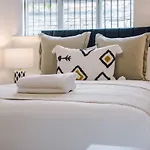 Host & Stay - The Rodney Courtyard