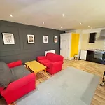 Adeamstays Provides Beautiful Centrally Located 1 And 2 Bed Apartments On Liverpools Boulevard