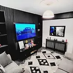 Luxury House Room To Rent In A 4-Bed House With Parking Short Lets 