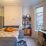 Rooms With Netflix In A Shared Accommodation, 10 Min Walk From The Stadium