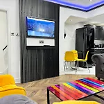 4 Bed 4 Bath House With Free Parking, 5 Mins To Lfc And 15 Mins To City Centre