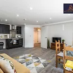 Swan House Apartment 5 - 2 Bed Apartment - Sleeps 6 - Free Parking - Liverpool - Close To City Centre - By All Elite Stays