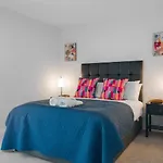 Pass The Keys 38 Lydia - Chavasse Apartments 1 Bed Julliet Balcony
