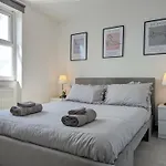 Room Near City Centre Private Bath Free Parking