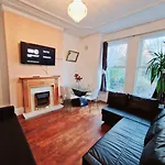 Upscale Executive Home Great Location