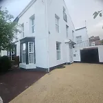 Chestnut Heritage,- Large & Cheerful 5 Bedroom House With Free Parking