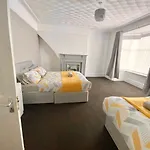 No. 206 - Spacious 5 Bed