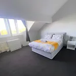 No. 206 - Spacious 5 Bed