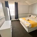 No. 206 - Spacious 5 Bed