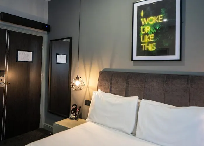 Hotel 105