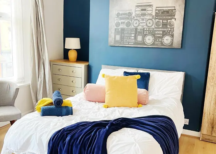 Spacious Anfield Apartment Next To Lfc With Netflix Sleeps 9 Perfect For Large Groups
