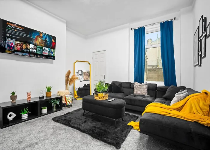 Anfield Four-Bed Spacious Getaway Haus