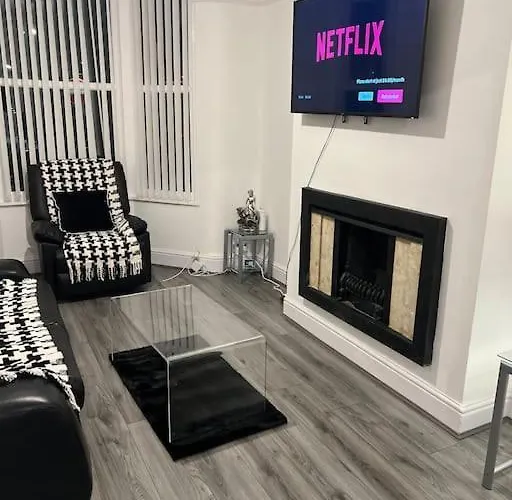 Modern 3 Bedroom House, Fast 5G Wi-Fi, Anfield
