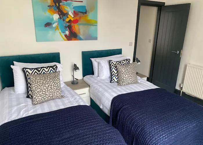 3-Bed House Close To Goodison Park, Liverpool
