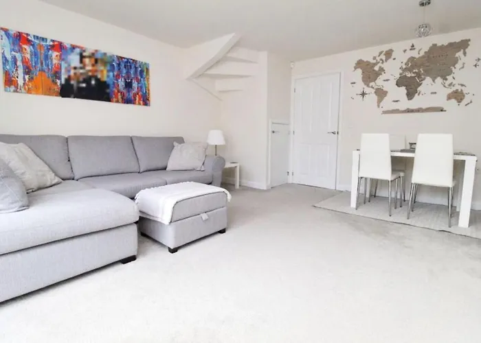 Walk To Liverpool Airport - Luxury Stay With Ev Charge - Fast Wifi