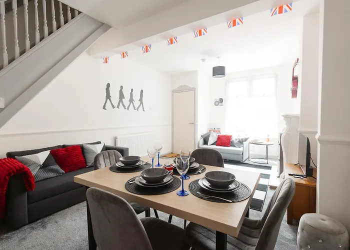 Let It Bnb Retreat , Anfield, Beatles Themed