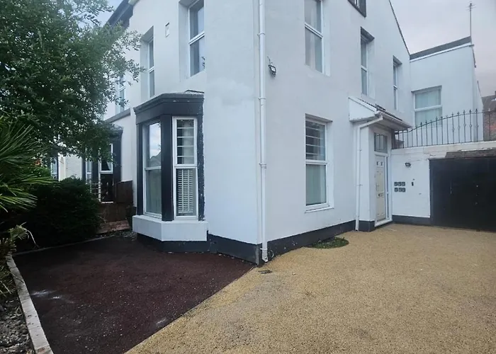 Chestnut Heritage,- Large & Cheerful 5 Bedroom House With Free Parking