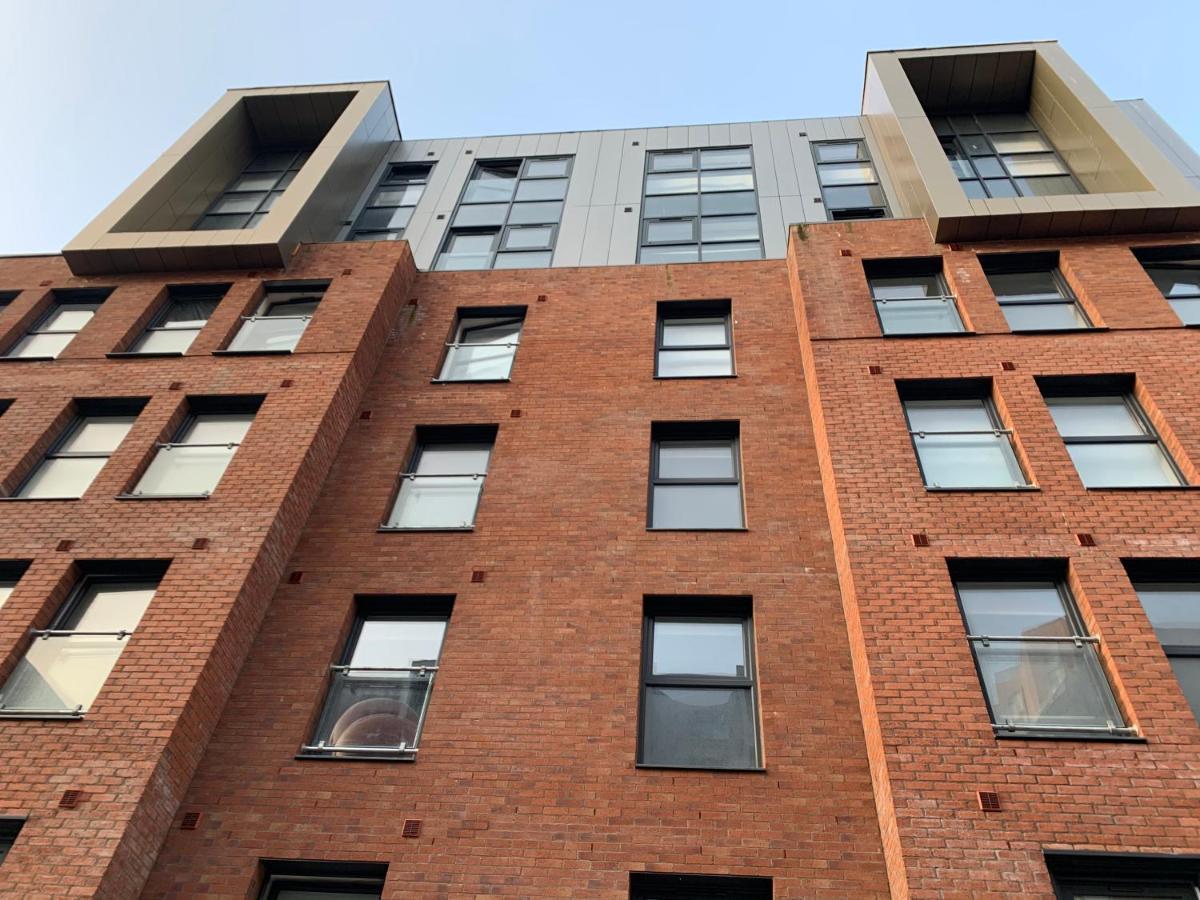 Wolstenholme Square Apartment