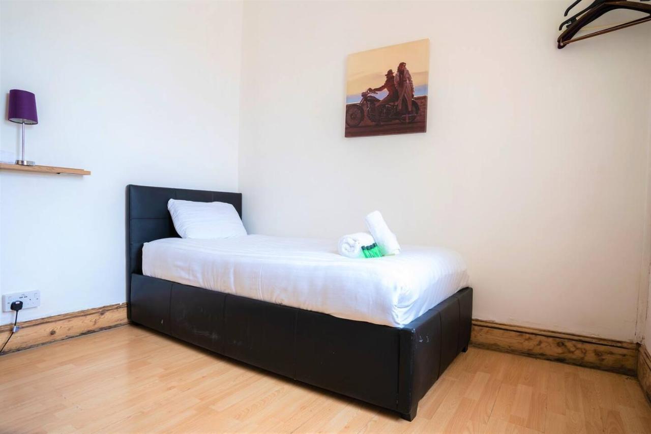 Charming 4-bed Pet Friendly House In Holiday home Liverpool