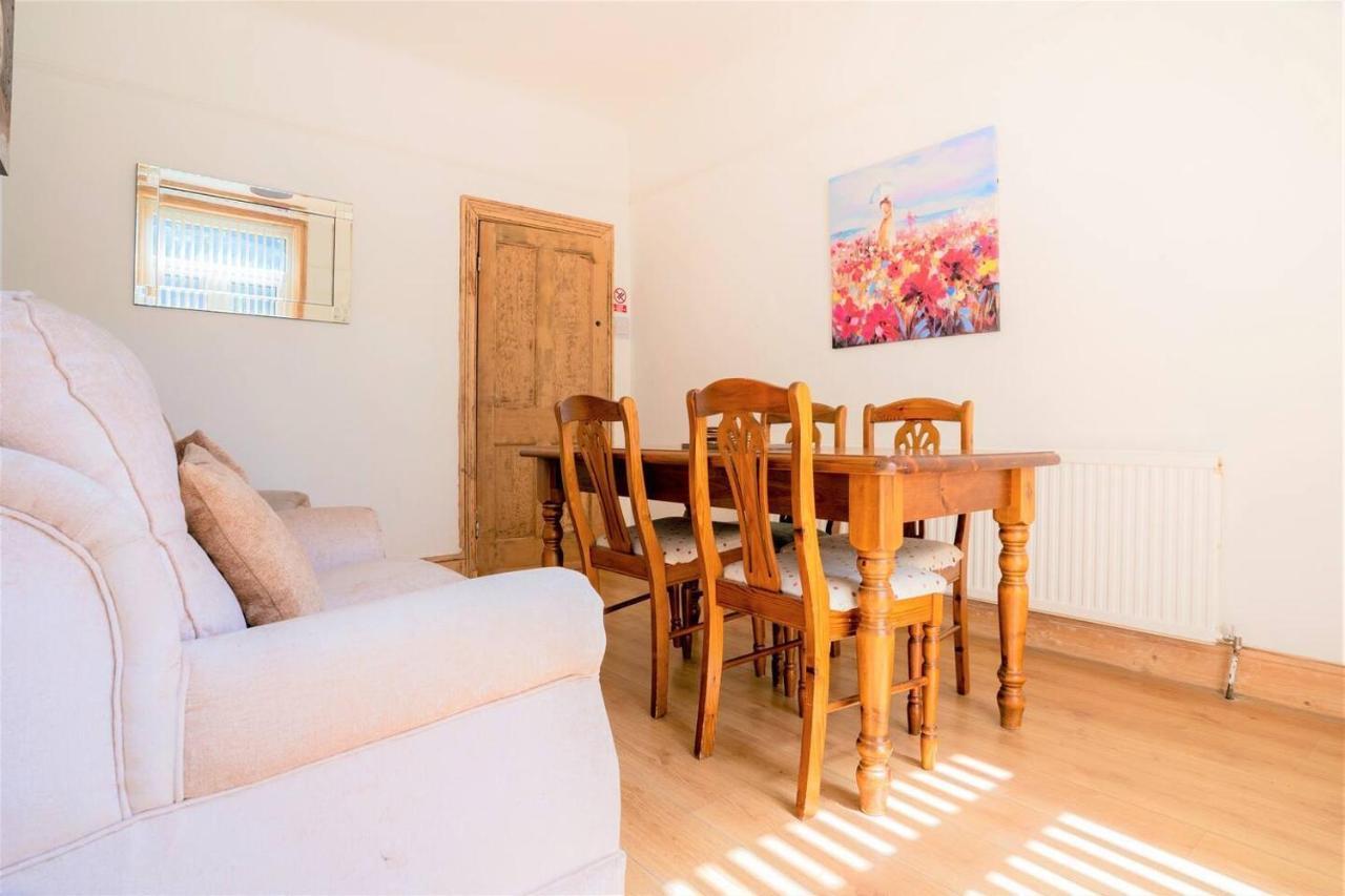 Charming 4-bed Pet Friendly House In Holiday home