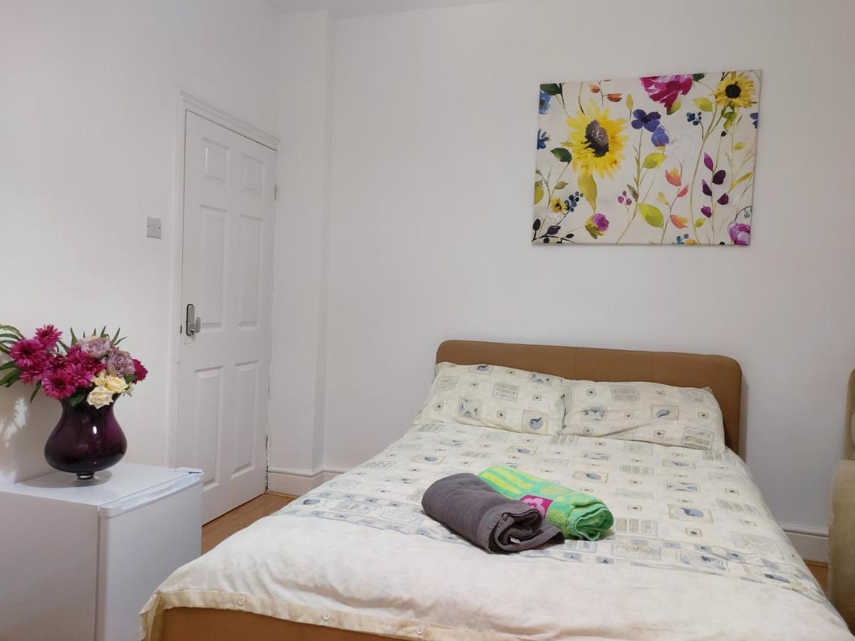 Spacious Double In Anfield Homestay Liverpool