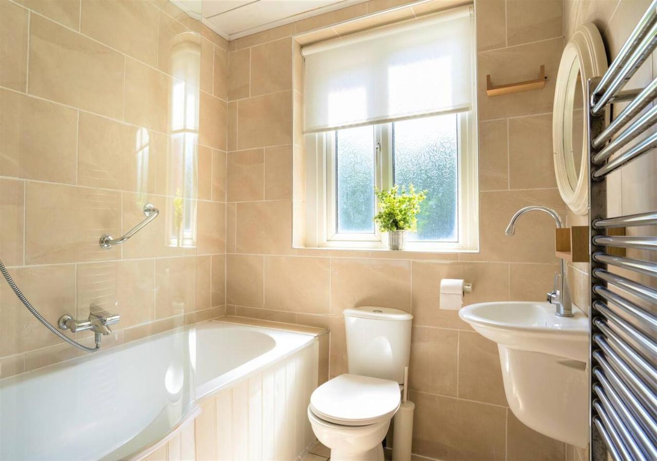 Charming 4-bed Pet Friendly House In Holiday home Liverpool