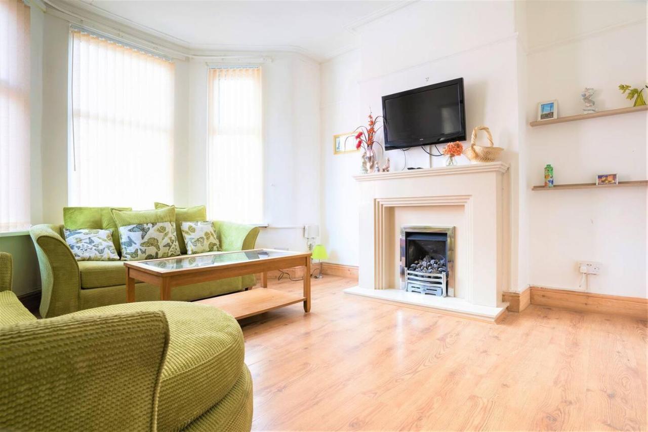 Charming 4-bed Pet Friendly House In Holiday home *