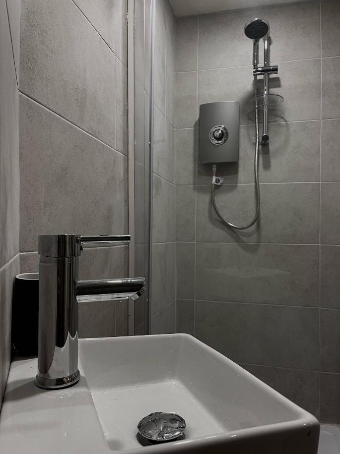 Immaculate Modern With Parking - Sleeps 8 - Holiday home *