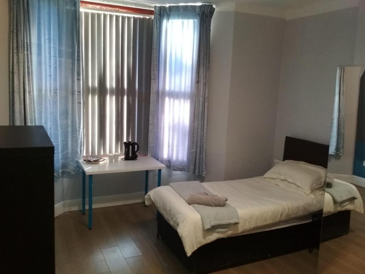 Kensington Guest house *