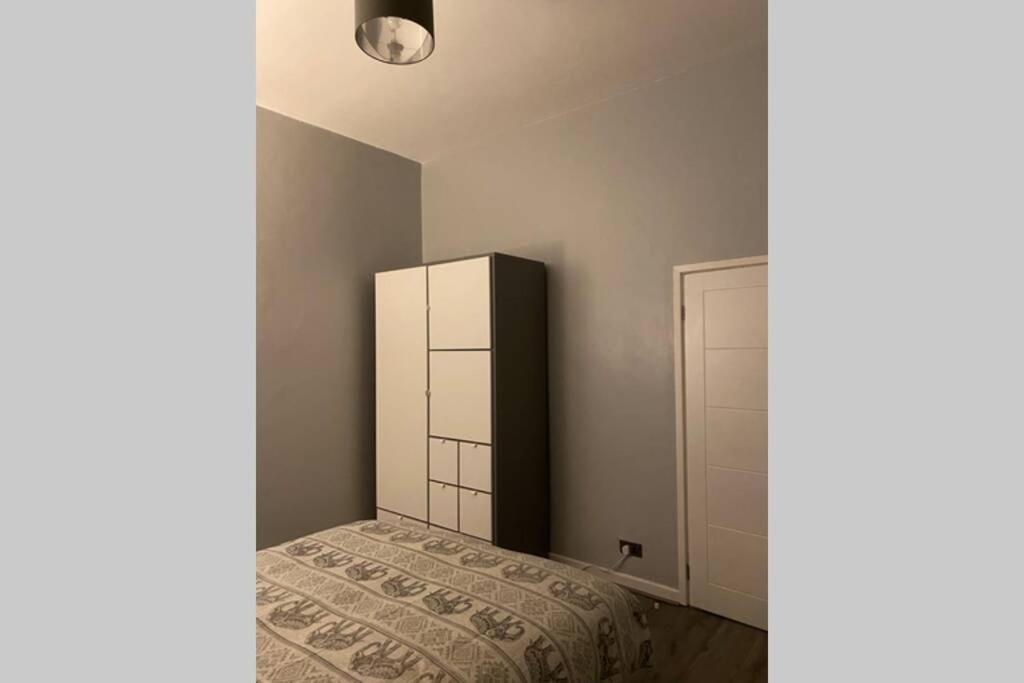 Anfield House Superbly Located For Football/city Holiday home