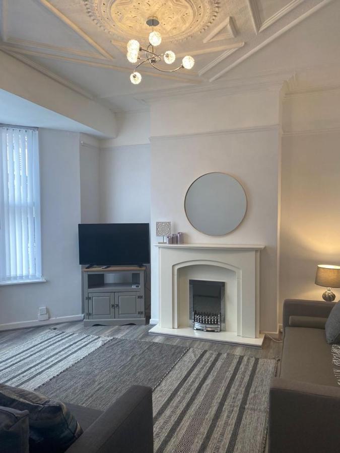 Anfield House Superbly Located For Football/city Holiday home