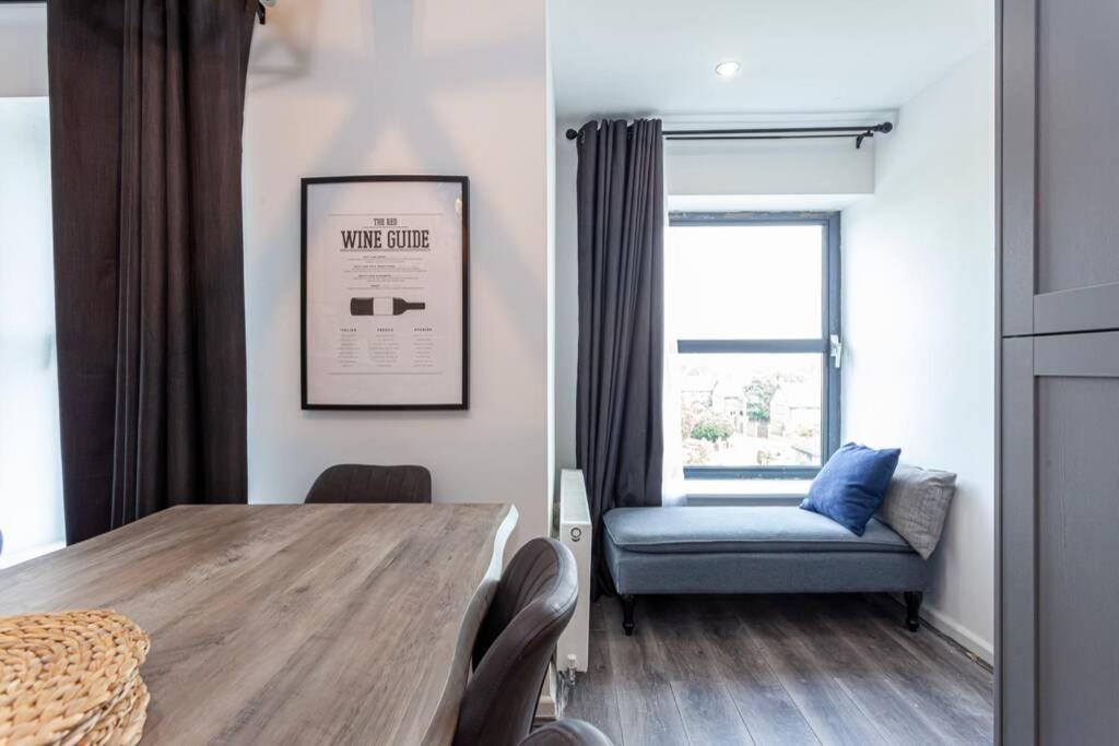 2br Gorgeous Near Cc * Liverpool