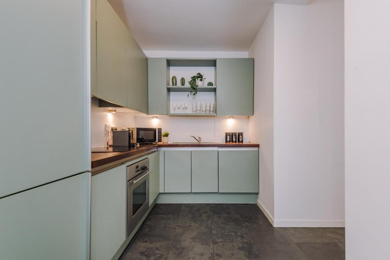 Beautiful 2 Bed Apartment - Super Central - Recently Renovated - Sleeps 8 Liverpool