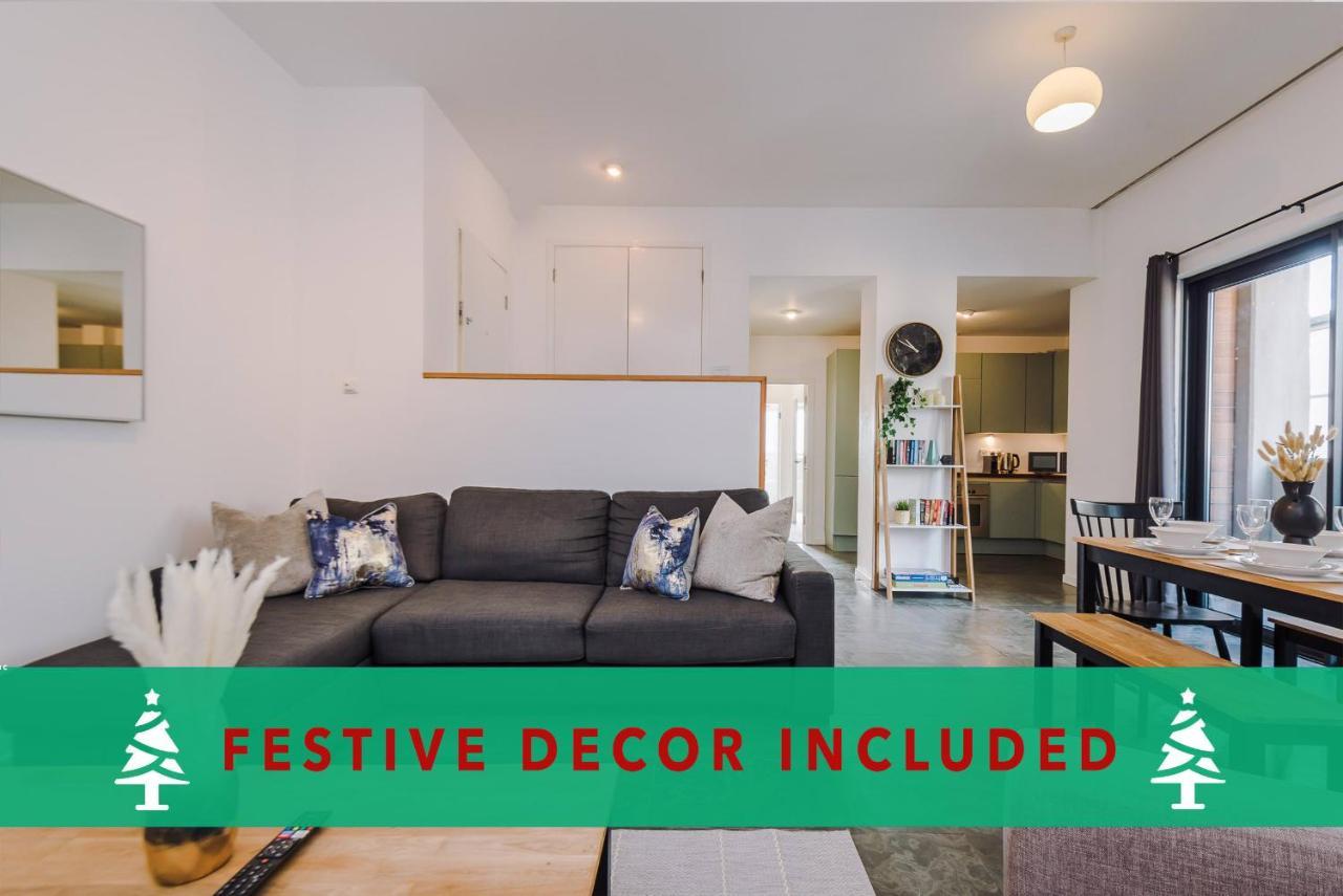 Beautiful 2 Bed Apartment - Super Central - Recently Renovated - Sleeps 8 *