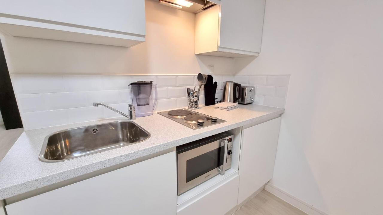 Spacious City Studio / Wifi / Parking Apartment *