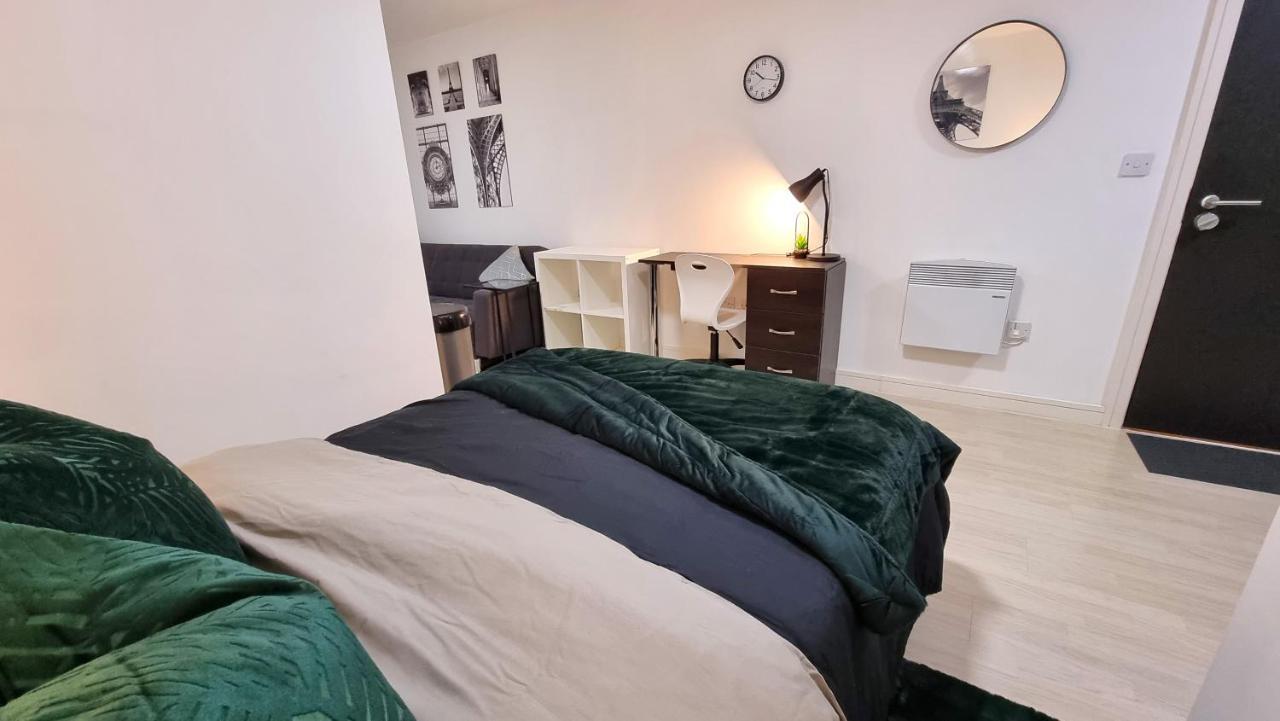 Spacious City Studio / Wifi / Parking *