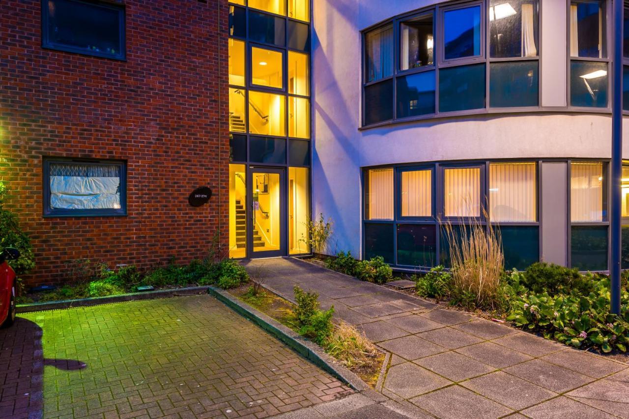 Apartment Lovely 2-bed *free Parking *pool Table