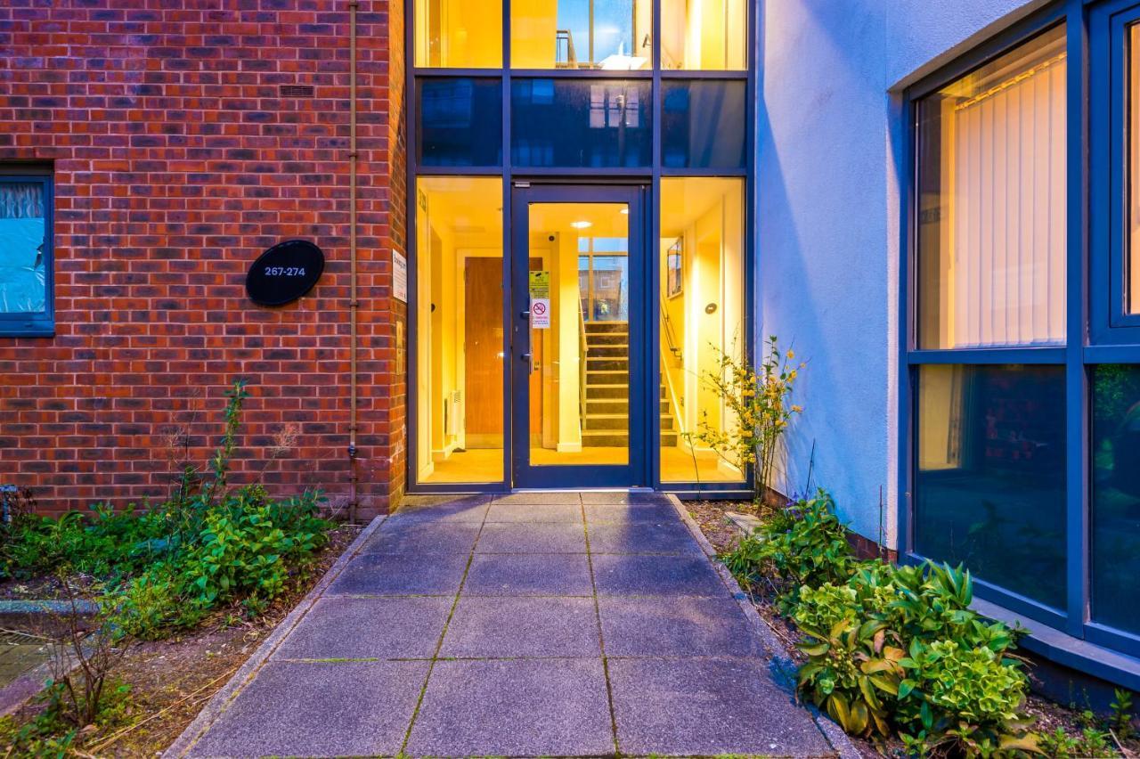 Lovely 2-bed *free Parking *pool Table Liverpool