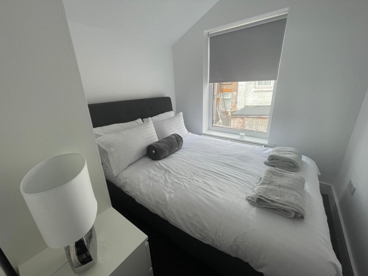 5 Bedroom House With Free Parking * Liverpool