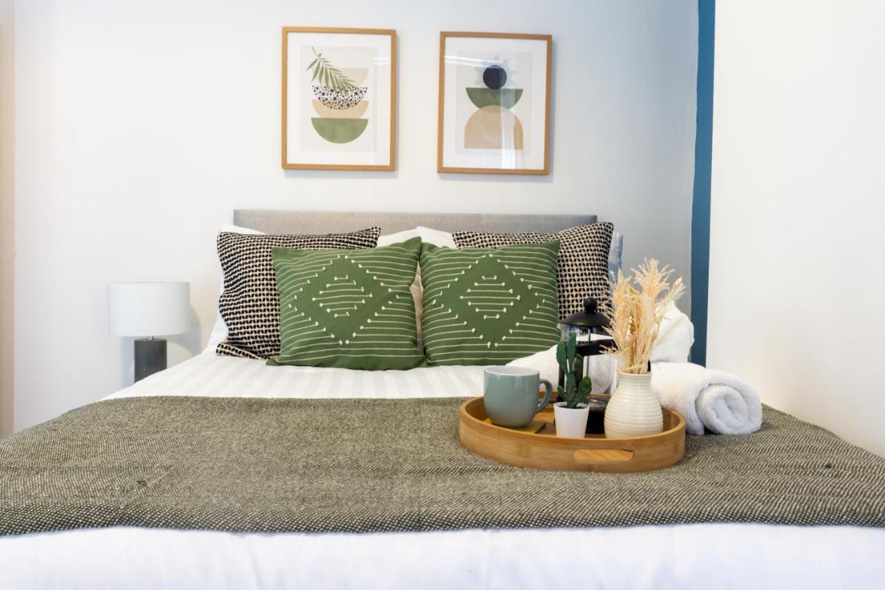 Holiday home Conningsby House - Air Host & - 6 Bedrooms In Anfield