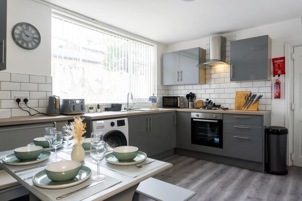 Holiday home Conningsby House - Air Host & - 6 Bedrooms In Anfield *