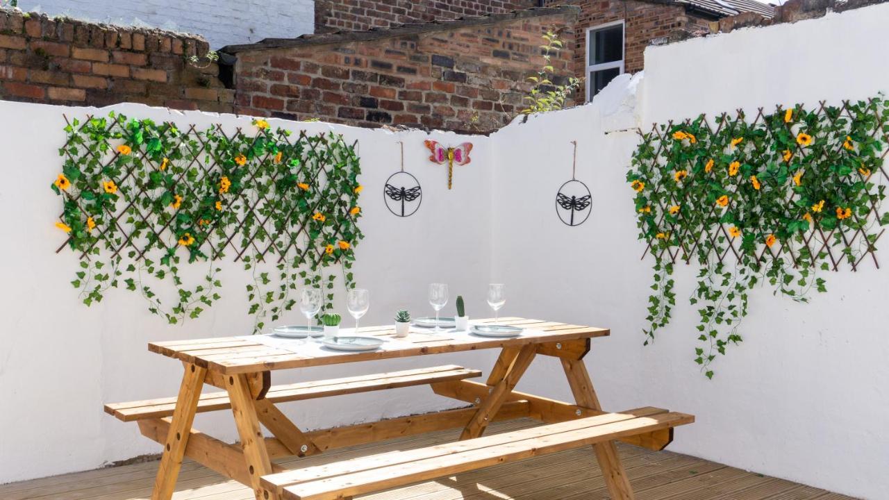 Holiday home Conningsby House - Air Host & - 6 Bedrooms In Anfield *