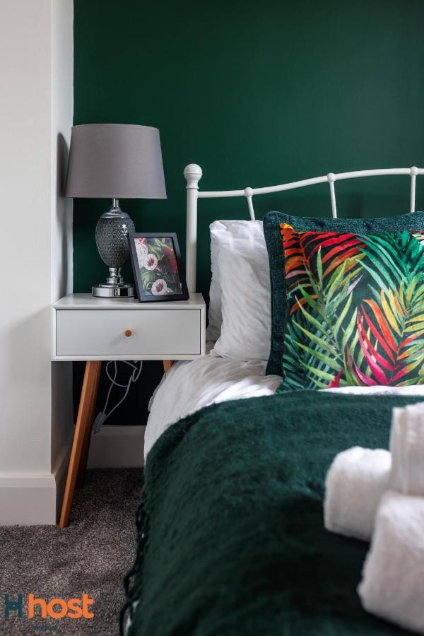 Host - Delightful Hidden Gem Holiday home *