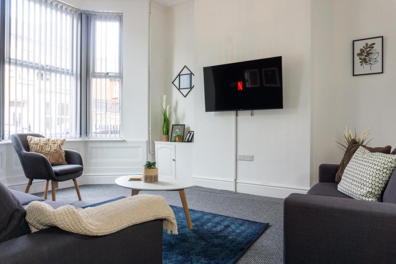 Conningsby House - Air Host & - 6 Bedrooms In Anfield Holiday home *