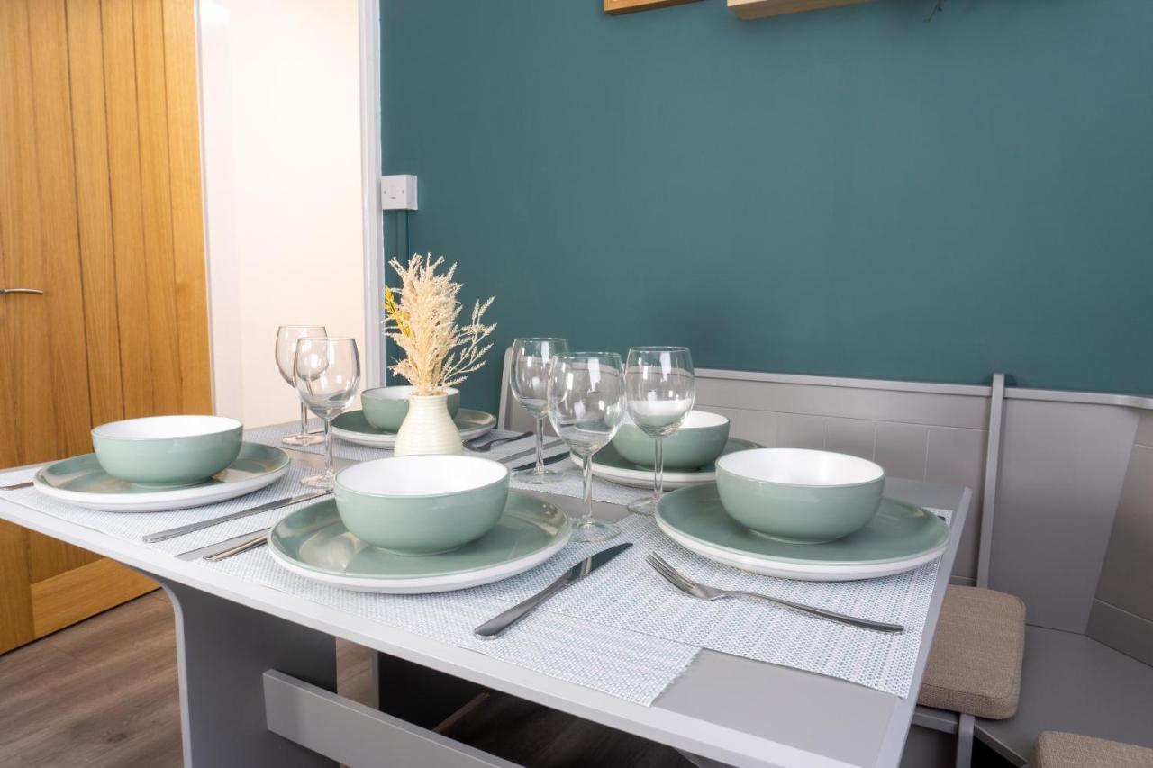 Holiday home Conningsby House - Air Host & - 6 Bedrooms In Anfield