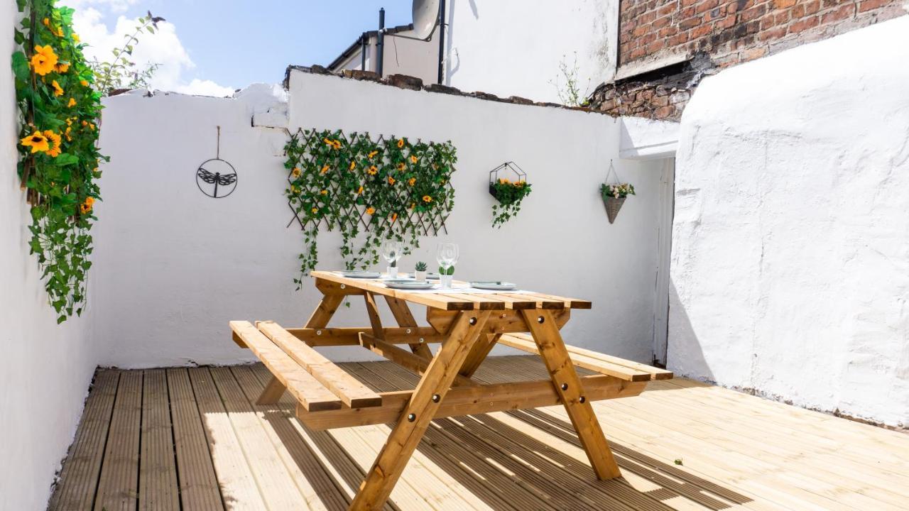 Conningsby House - Air Host & - 6 Bedrooms In Anfield Holiday home