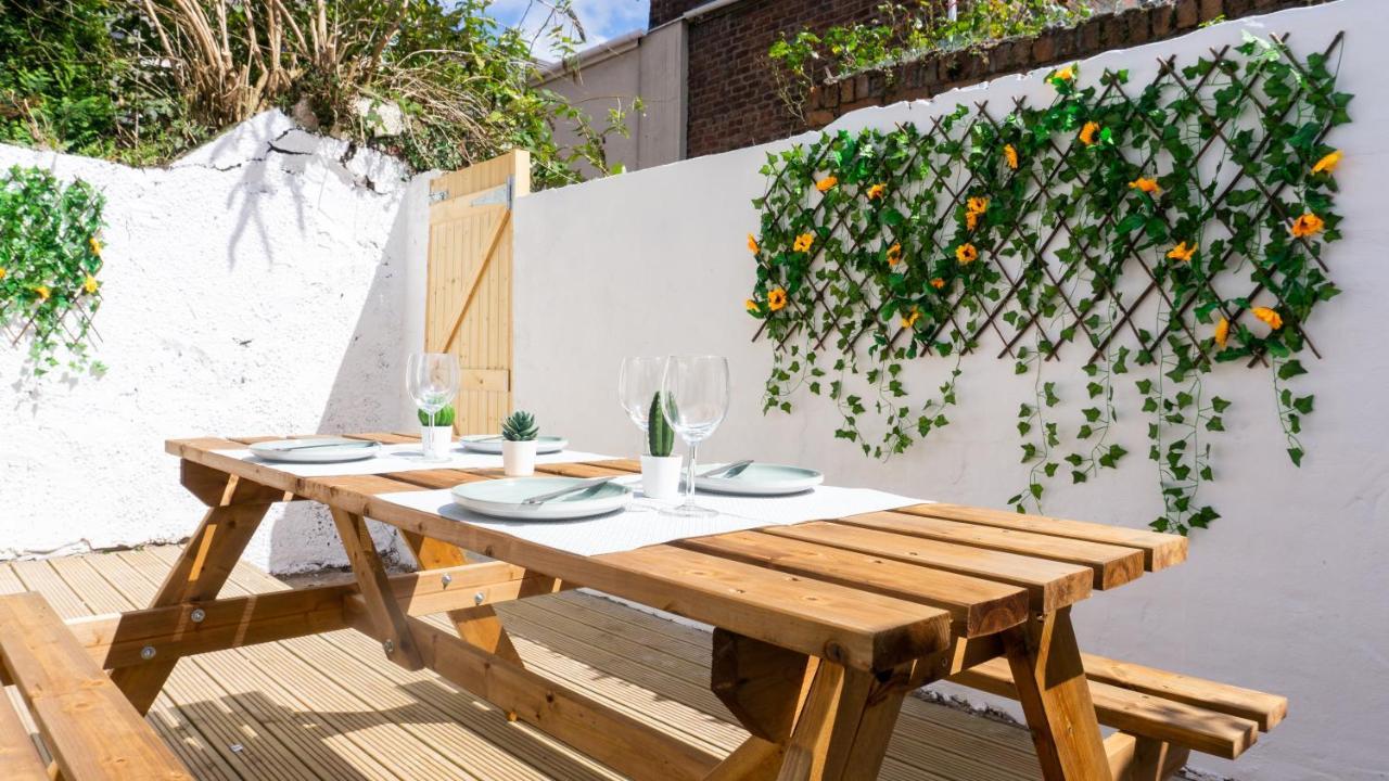 Holiday home Conningsby House - Air Host & - 6 Bedrooms In Anfield *