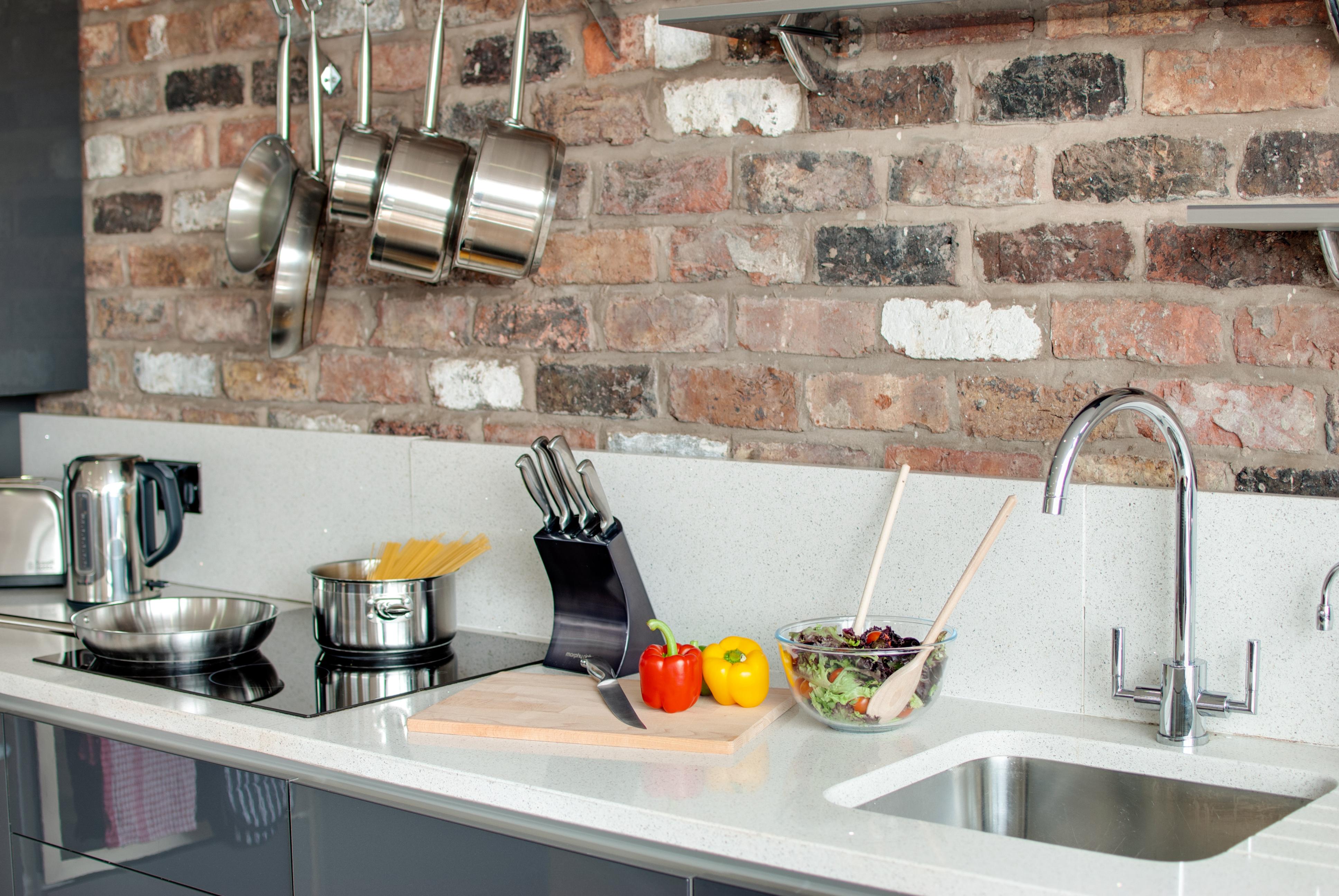 Base Serviced - Sir Thomas Street Apartment