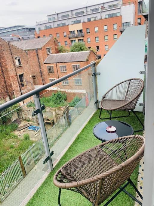2 Bedroom Free Parking By Concert Square Sleeps 8 Apartment *