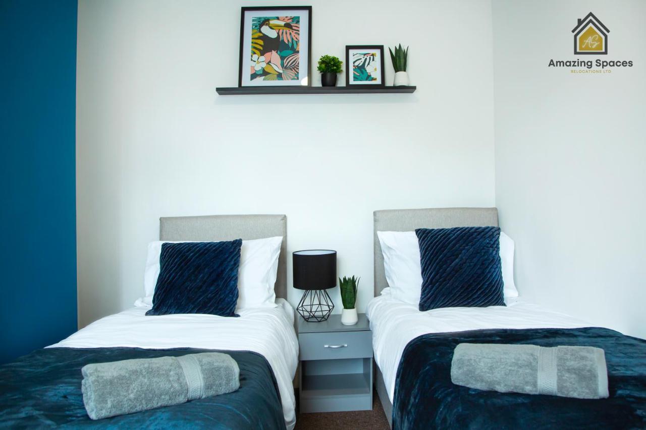 Apartment Spacious 3 Bed Centre House For Large Groups And Contractors With Free Wifi By Amazing Spaces Relocations Ltd *